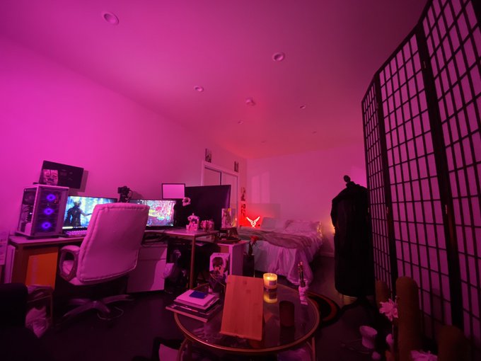 Before and After I gave this studio my own personal touch.🕊 https://t.co/L5RX1TDYf6