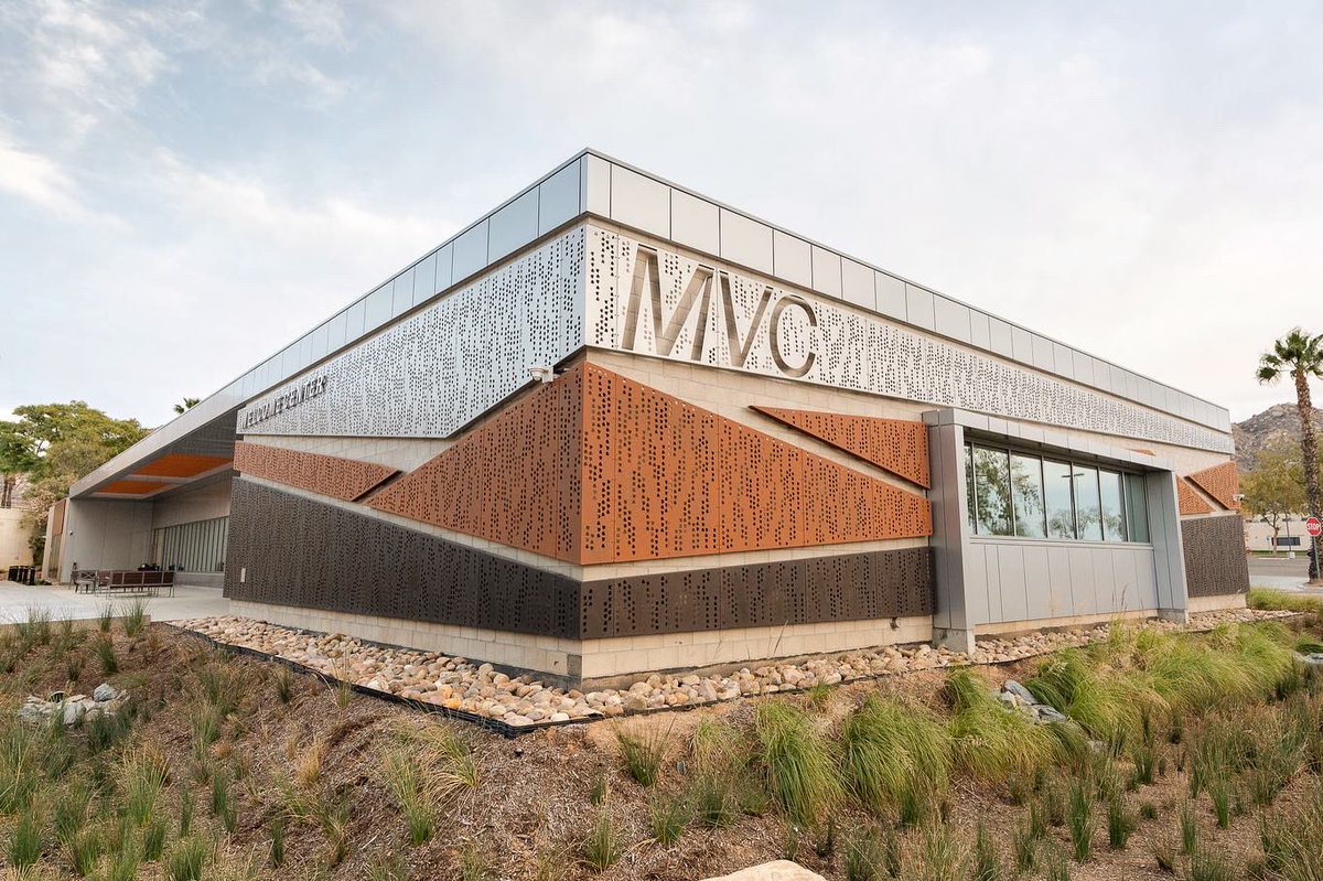 Parasoleil's tweet photo. Bringing all the texture and dimension to Moreno Valley College's new Welcome Center with our Mariposa pattern. #pattern #design #architecture #education https://t.co/GFduXpcoEN