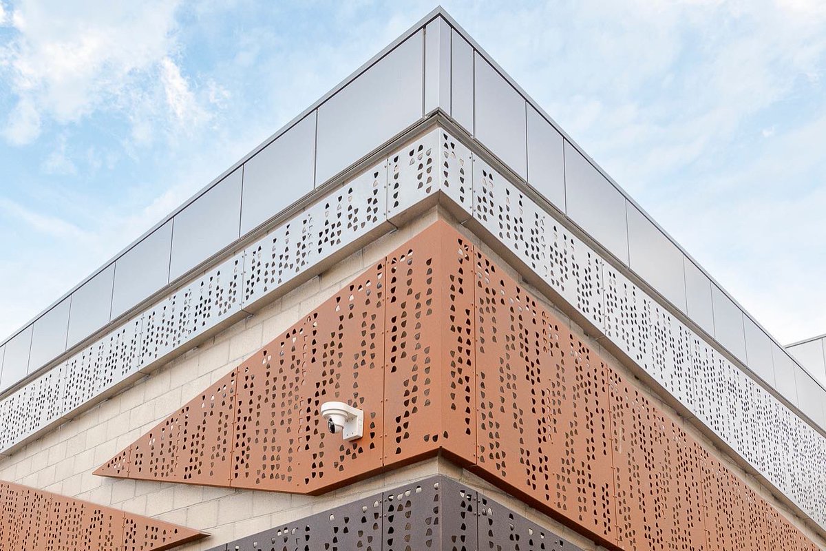 Parasoleil's tweet photo. Bringing all the texture and dimension to Moreno Valley College's new Welcome Center with our Mariposa pattern. #pattern #design #architecture #education https://t.co/GFduXpcoEN