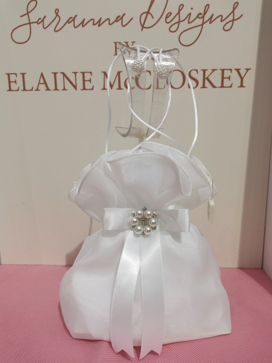 1stcomderry's tweet photo. Excited to share the latest addition to my #etsy shop: Satin puff, soft communion bag (LJ73) https://t.co/9lSsTNyx4Y #white #pearls #dollybag #whitecommunionbag #childrensbag #commuiondollybag #communion #firstcommunion #holycommunion https://t.co/Hjc5o8sbBe