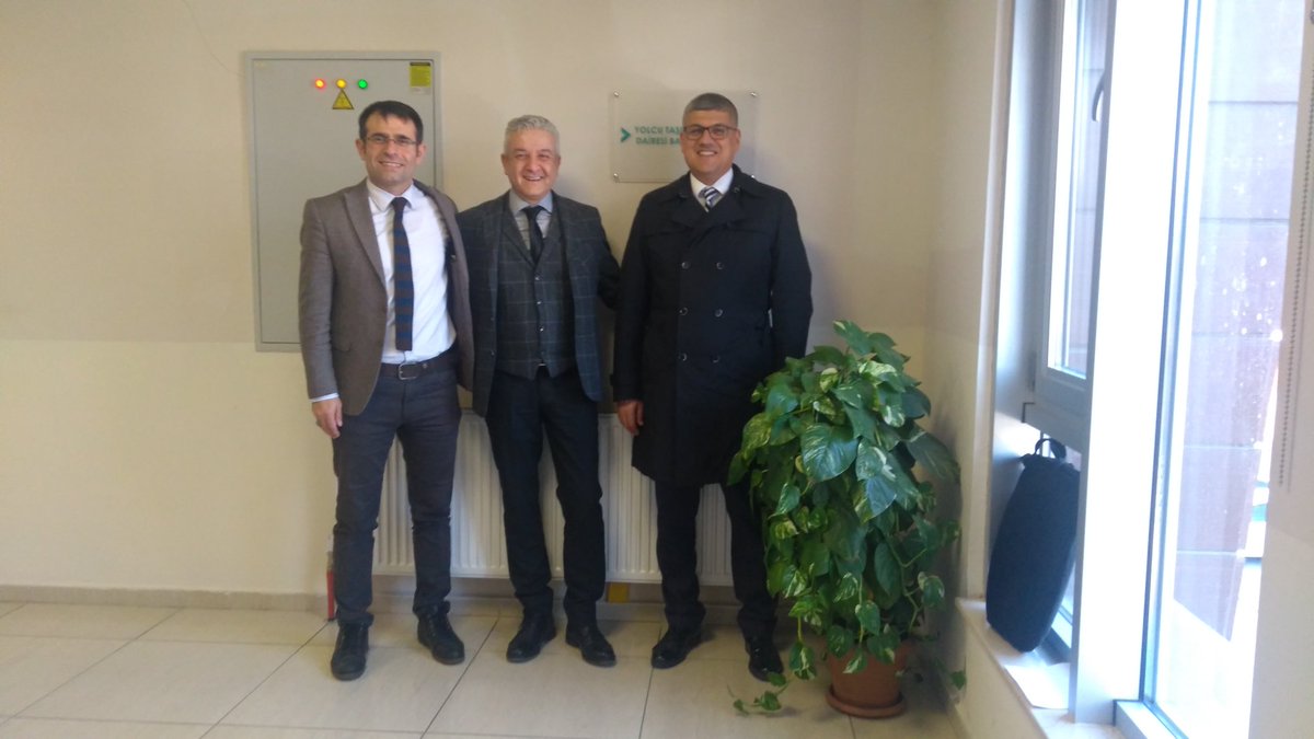 TCDD Taşımacılık AŞ Yolcu Dairesi Başkanlığı Kentiçi Ulaşım Şube müdürü olarak atanan üyemiz 1982 Mezunu Aykut Özay'ı ziyaret ederek hayırlı olsun dileklerinde bulunduk. Mezunumuza yeni görevinde başarılarının devamını dileriz.
<a href="/atdemir0658/">Ahmet Turan Demir</a> 
<a href="/muratatlm1/">murat atılmış</a> 
<a href="/aykutozay/">aykut özay</a>