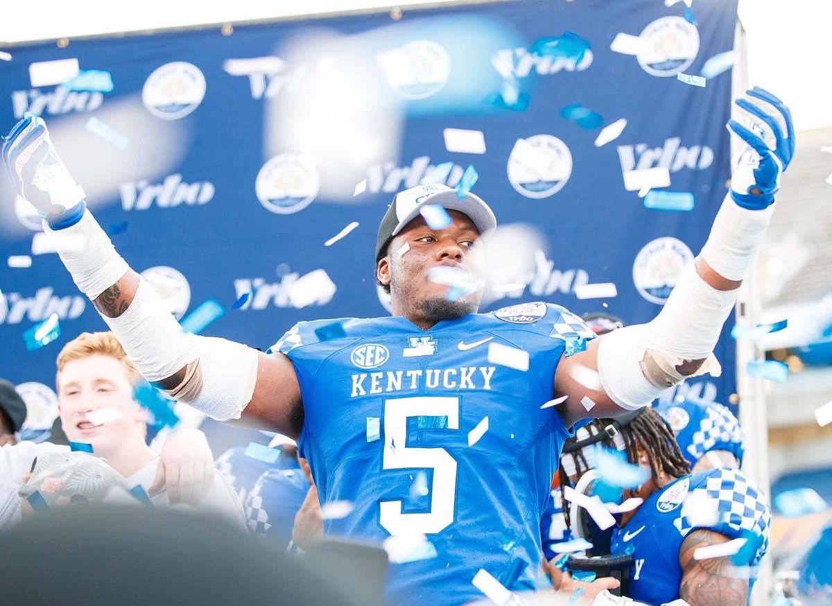 d_square10's tweet photo. I knew one day my heart would win over the world 🌎 #TWIY #BBN https://t.co/TPOCUUBzAg