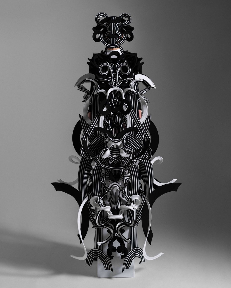 avantgardistinc's tweet photo. Ryunosuke Okazaki is currently based in Tokyo.
He graduated from Tokyo University of the Arts in 2021. He already has a few awards and grants.
#RyunosukeOkazaki #fashionprize #fashioncompetition #chinesedesigner #fashion #style https://t.co/V9me0cDeLv
