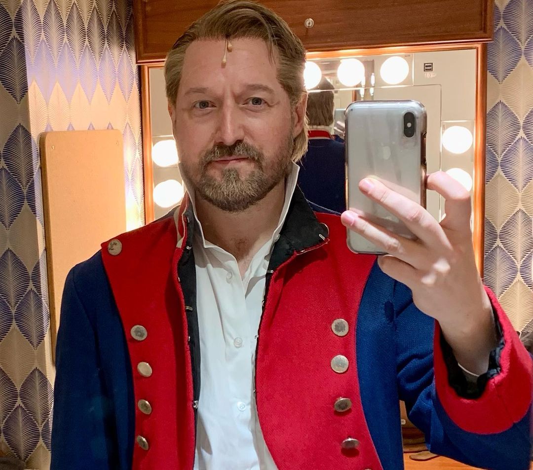 lesmisofficial's tweet photo. 'Stars in their multitudes.'

As we reflect on an extraordinary 9 show week here at the Sondheim, we would like to give a huge round of applause to the entire #LesMiz family who helped keep the flag flying. (1/2) https://t.co/xzMNcheudL