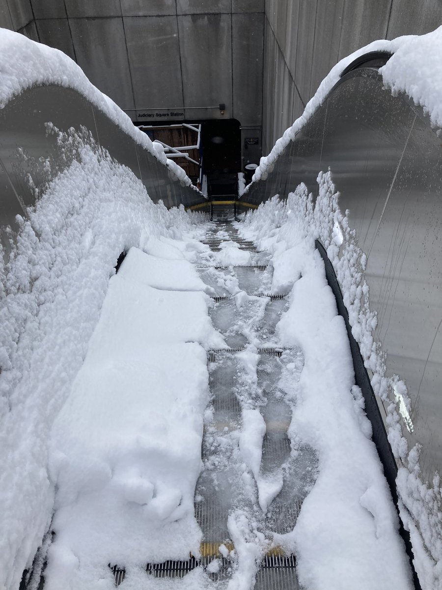 DempseyReports's tweet photo. This…looks a little dangerous. @wusa9 @WashProbs https://t.co/ViKP3k7LWE