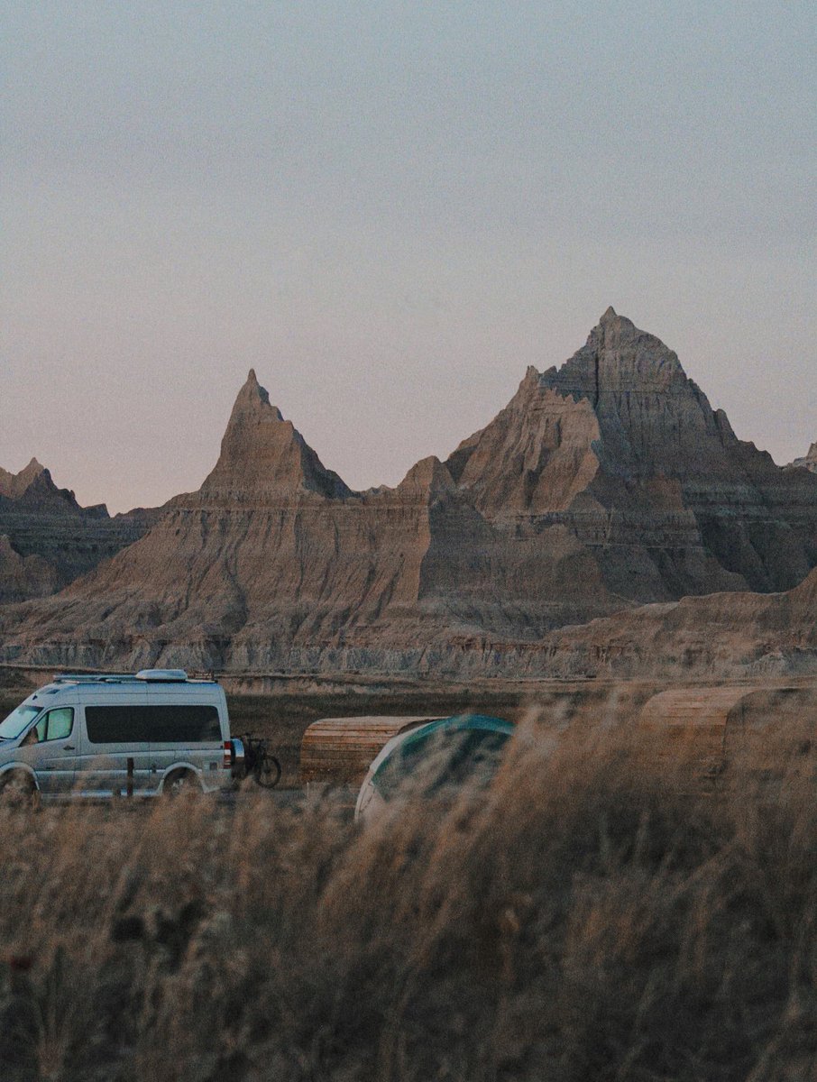 mvrygrace's tweet photo. camping in badlands, south dakota. august 2021🌕 https://t.co/CMohdiPdSd