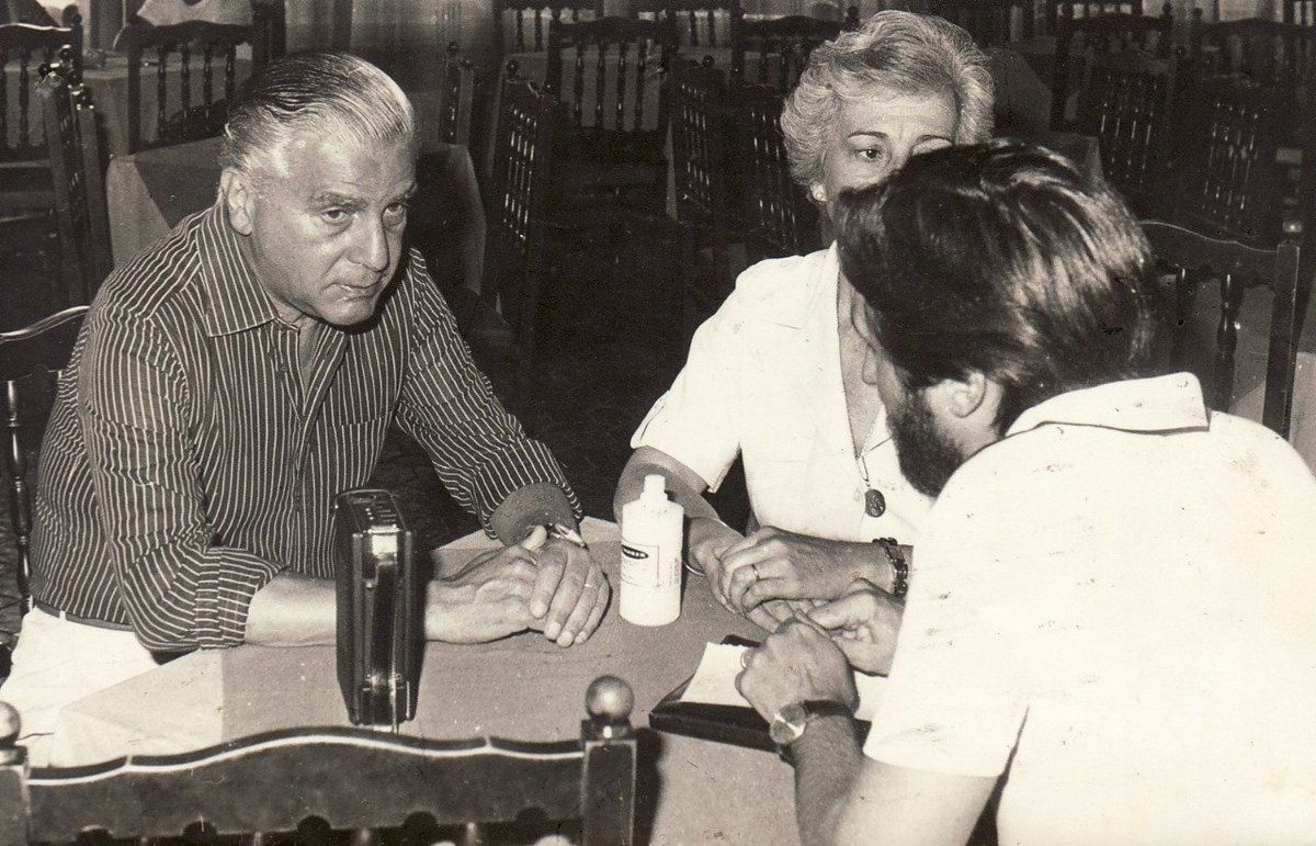 ccomparato1's tweet photo. @SantiagoCafiero Hola Santiago. Soy un veterano periodista de Azul y, ordenando papeles, fotos encontré ésta con tus abuelos en una nota-desayuno en el Hotel
 para diario El Tiempo Me esperaron para el reportaje Dos personas excepcionales. Se me ocurrió compartirla con vos Abrazo https://t.co/dFSEvqsbPp