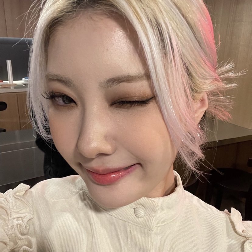 chaesanbot's tweet photo. hi !! this is a new account dedicated to post about our lovely vocalists ateez's #SAN &amp; purple kiss' #CHAEIN ! can you help me by retweeting &amp; following. all will be appreciated &amp; i hope you all to like this new acc. 💗 https://t.co/xh64a26tK3