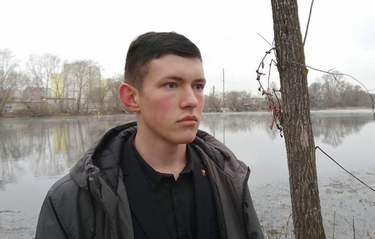 Школьник из Пензы взял пробы из реки Суры и обнаружил, что бумажная фабрика сбрасывает туда отходы.

После доказательств загрязнения воды, фабрика признала нарушения, а подростка исключили из экологической организации за «самоуправство и связь с политической организацией»

🤷🏻‍♂️🤷🏻‍♂️🤷🏻‍♂️