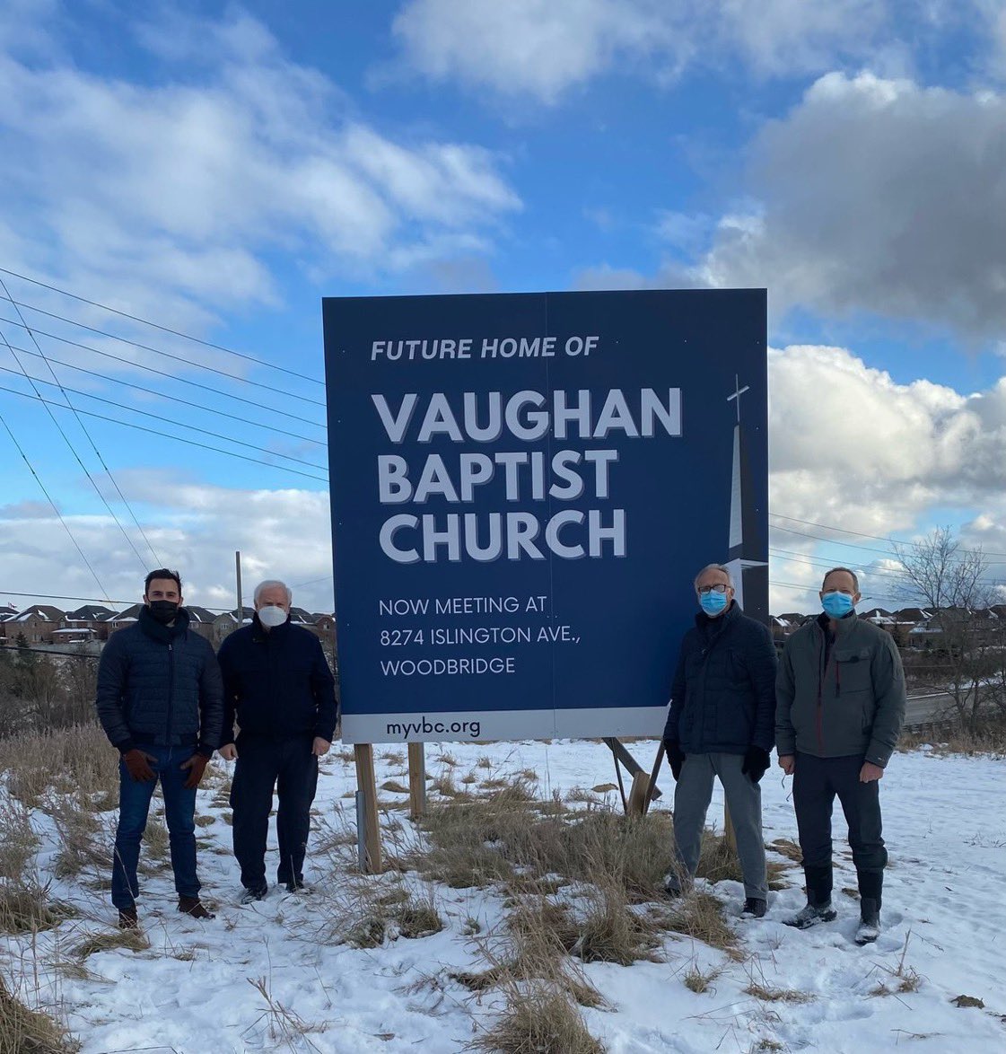 oectagovernor's tweet photo. On the day Ontario announced schools would close, minister @Sflecce didn’t bother to show up to the press conference. 

But he:

✅ Shows up to stand in field
✅ Shows up to deliver cupcakes
✅ Shows up for coffee
✅ Shows up to deliver panettone https://t.co/XeQKAMyp7h
