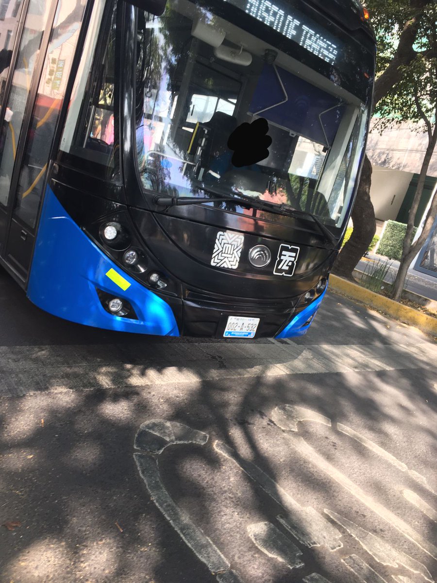 Helen_Sdn's tweet photo. @STE_CDMX ¿Pueden indicarle a sus conductores que no es necesario conducir como psicópatas? Una señora con muletas se cayó cuando el conductor de una de sus unidades arrancó el vehículo a toda velocidad, ni siquiera se disculpó ni la ayudó. @LaSEMOVI @GobCDMX https://t.co/zAV2qbu8OJ