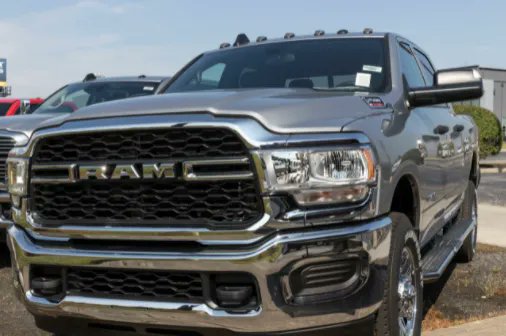 MotorsafetyOrg's tweet photo. Dodge is recalling their heavy-duty pickup trucks that may develop an electrical fire inside the engine compartment. #motorsafety #vehicles #drivingtips #recall #carrecall  #drivingnews #carsafety #roadsafety #carnews #newcar #dodge
https://t.co/DEfw8LKiMe https://t.co/Lm4BkuSk3d