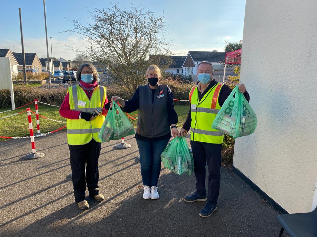OliThompsoncoop's tweet photo. Our Sandford @coopuk manager, @mariaxxxxxx dropped off her £50 bags of goodies to the Wareham hospital vaccination Centre just before Christmas! Best gift of 2021 I would say!

#BeingCoop #ItsWhatWeDo #bagsofgoodies 
@HeatherScharn @SteveBrown2016 https://t.co/SGl2yCU593