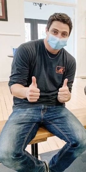VMinwaiting18's tweet photo. Happy New Year...and Happy Moir Monday. We're up and running and giving a thumbs up to the newly minted 2022. 

Well, Scott is anyway....

👍With gratitude, as always, to original photographers. https://t.co/xIKsiLis8T