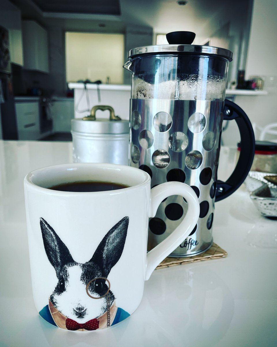 BrunoDanzza's tweet photo. Más café? #felizlunes #poderoso2022 #dia3 #cafe #songwriter #songwriterlife https://t.co/XVAsil7Jyx
