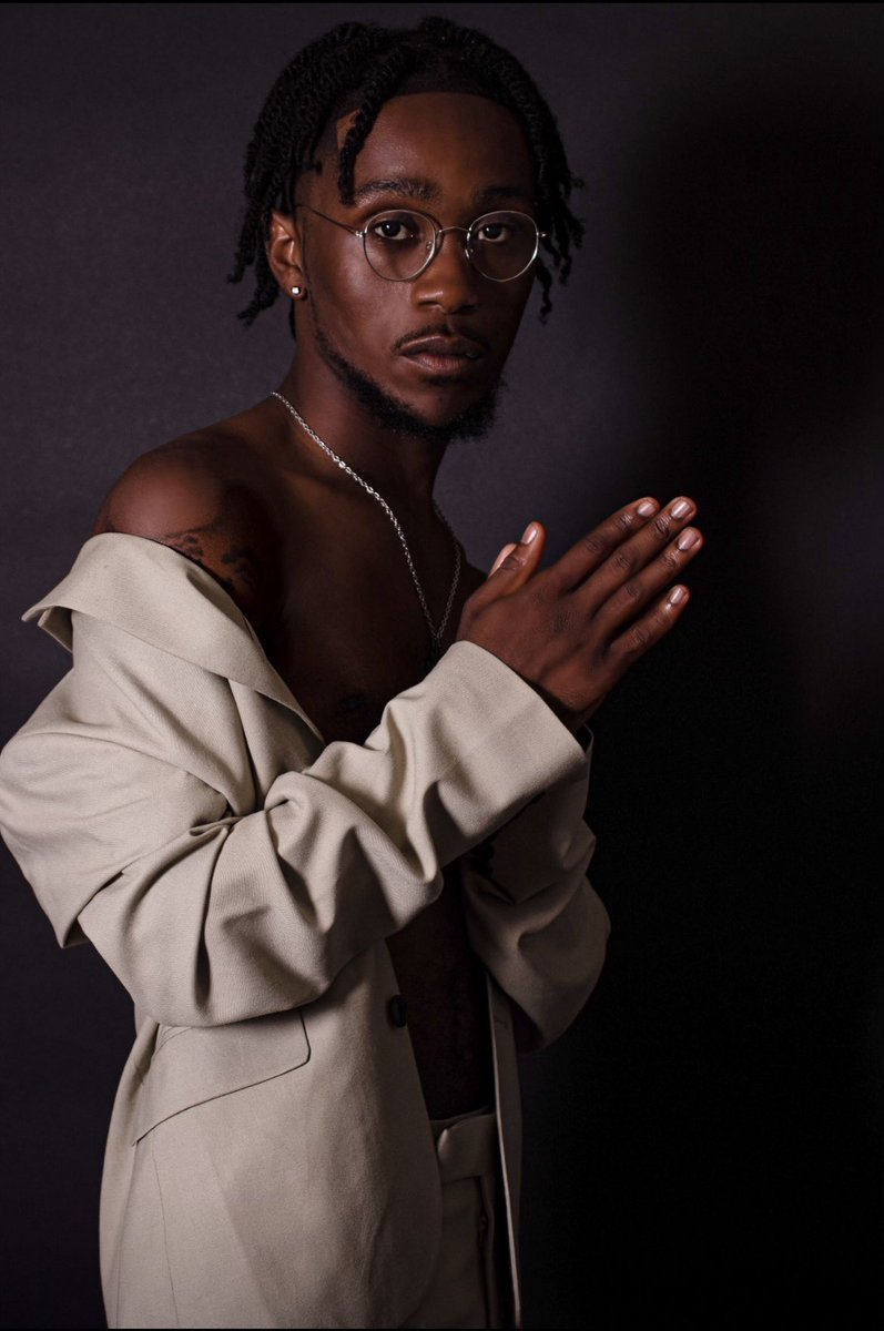 Let’s start off 2022 with Melanin Appreciation Thread:  

Drop a photo appreciating your melanin🤎✨