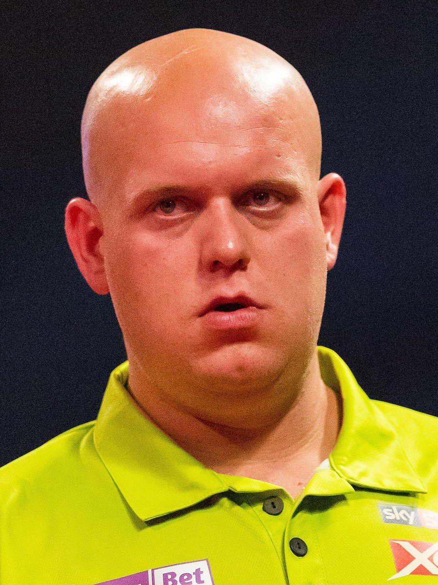edhimbury's tweet photo. There’s only one real winner of the @OfficialPDC world champs 🏆 #ripvangerwen #covidruinedtheshow https://t.co/XcMBoXM6jo