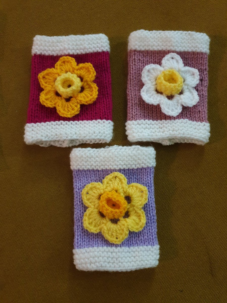 EmmaJanesLife's tweet photo. Ta da π
New #DrinksCosies #CoffeeCuff #MugHolders will be in the shop next week
#Daffodil
#Knitting https://t.co/mlB3fuYpud