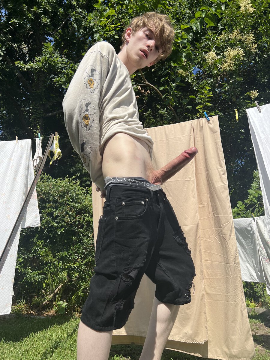 Hanging out 😜