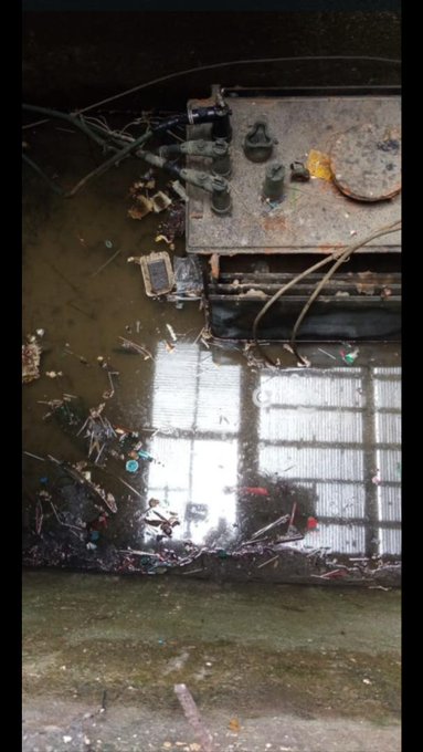 ReporteYa's tweet photo. #3Enr #Denuncia #Caracas 
@ClaudiaJGBertti: California Norte a la salida del Estacionamiento CC Líder al lado de McDonald, sigue inundada y los trabajadores que enviaron hoy sin las herramientas para resolver, sólo miraron y se fueron. URGENTE @HidroCapital2 https://t.co/wWqmShnMLh