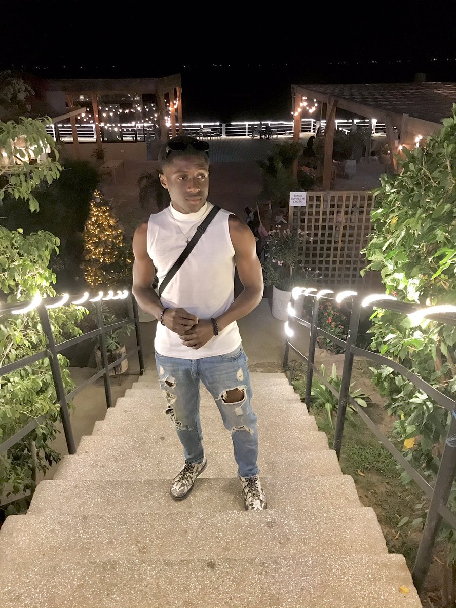 221_cocktail's tweet photo. Dear bird app can i ?🥺🥶 #FirstPic2022 https://t.co/wn54J3MSEF