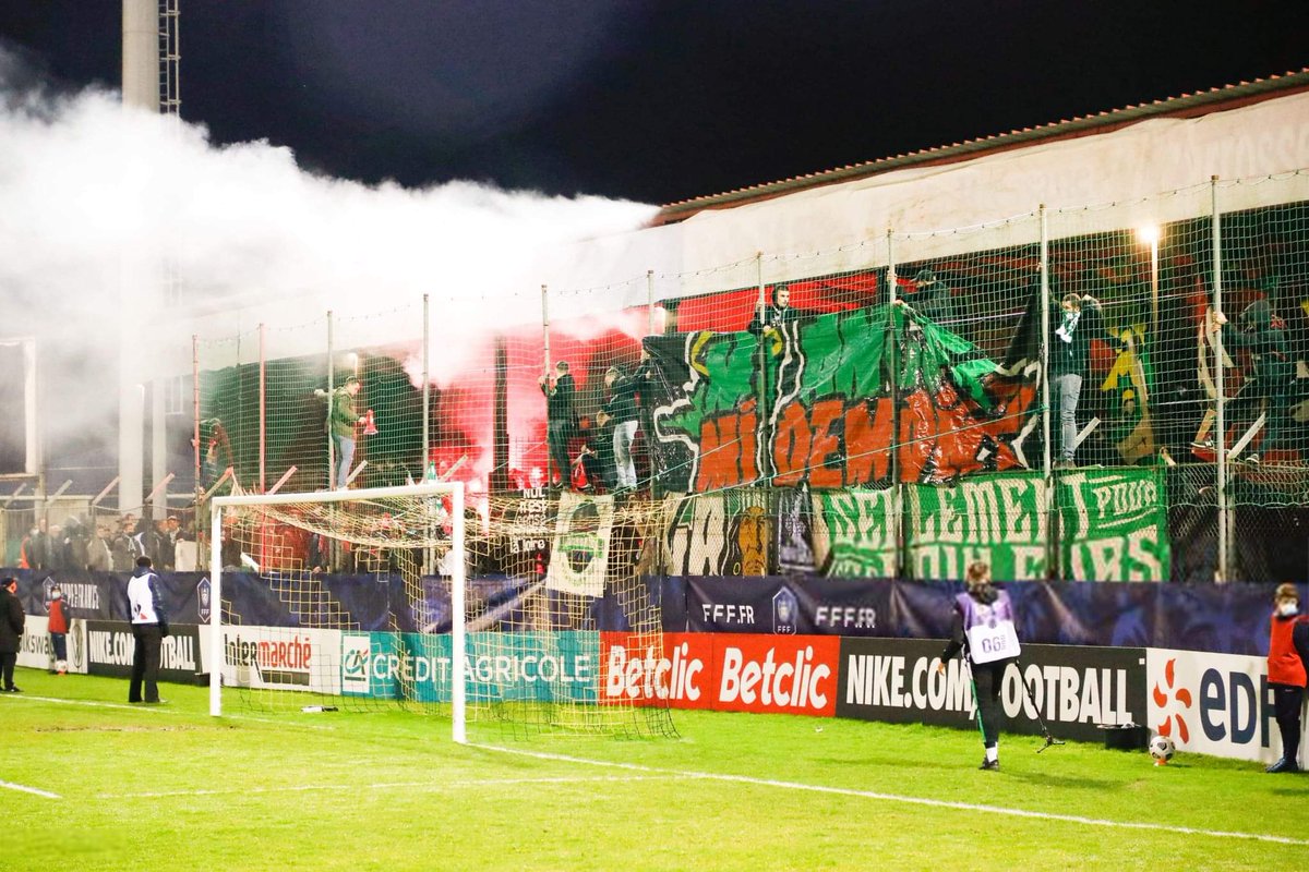 UltrasMadeinFR's tweet photo. ⚽ Jura Sud - Saint Étienne (CDF)
📅 2 janvier 2022
📢 Parcage stéphanois

#JSFASSE https://t.co/v32cMToXb5