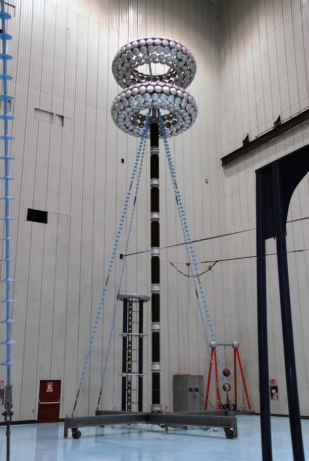 CFEmx's tweet photo. #AnuarioCFE | Noviembre 2021 🗓️ El Laboratorio de Pruebas de Equipos y Materiales (#LAPEM), brazo tecnológico de la CFE, es el primer laboratorio de ensayos y calibración acreditado en NOM-001-CRE/SCFI-2019. https://t.co/qEIq0zRqxJ