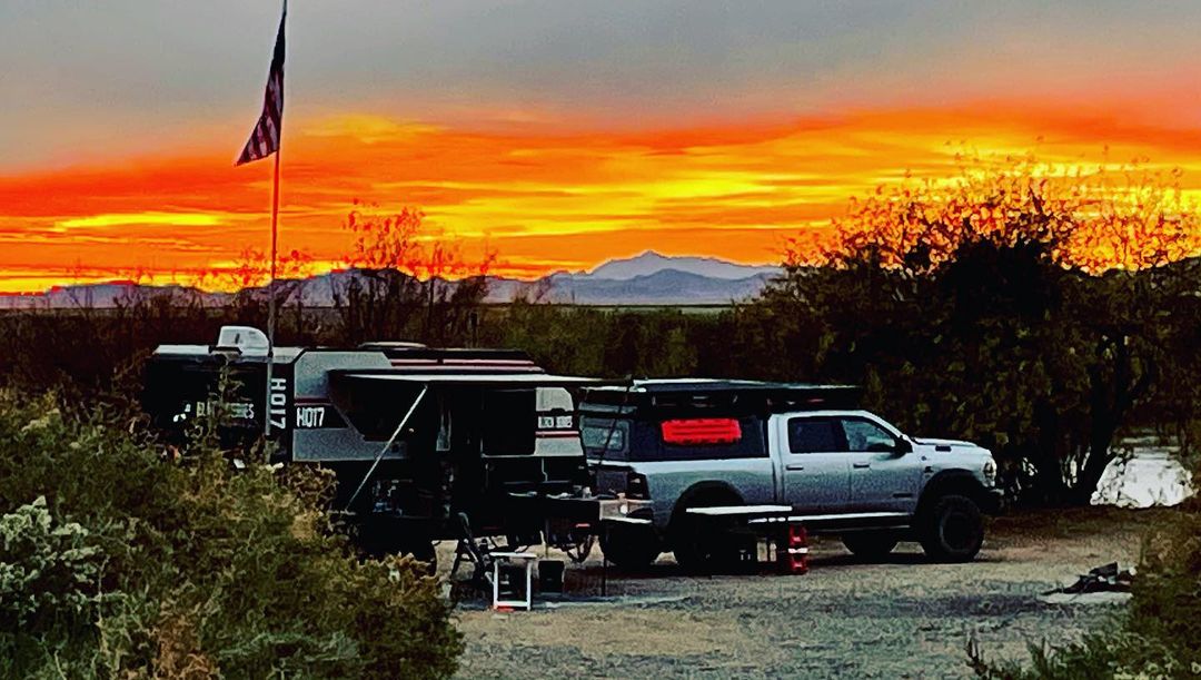 Good spot, a few chairs, and the perfect backdrop. What more could you want out of a camping trip?

• HQ17

📍 Arizona
#blackseries #athomeoffroad
📸: Kelly Herrin (IG: @FullTimeOverland)