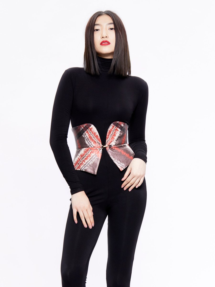 MarketCoGuelph's tweet photo. Stunning, vegan leather corset belts by @hilarymacmillan 

Wear over top of tops, dresses, and jumpsuits.

Shop Hilary MacMillan Styles Here:
https://t.co/5HBpG2gjCn 

@DowntownGuelph @365Guelph @GuelphToday @FashionArtTO @GuelphBugle @FashionCanada @ElleCanada @GFAgency #fashion https://t.co/JE8ajhAl9W