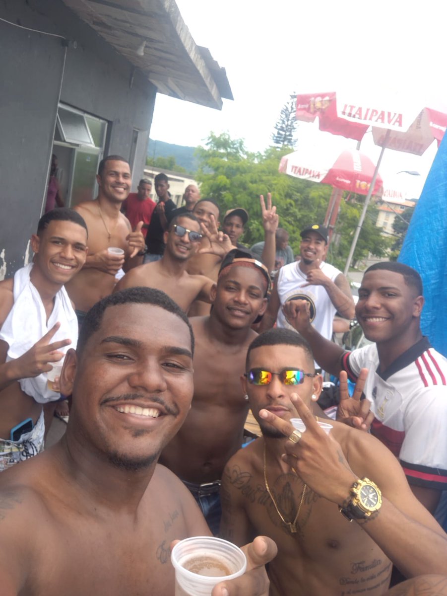 JogaBonitoFC2's tweet photo. Ontem teve resenha da tropa ❤️ https://t.co/3YL9Nzhztt