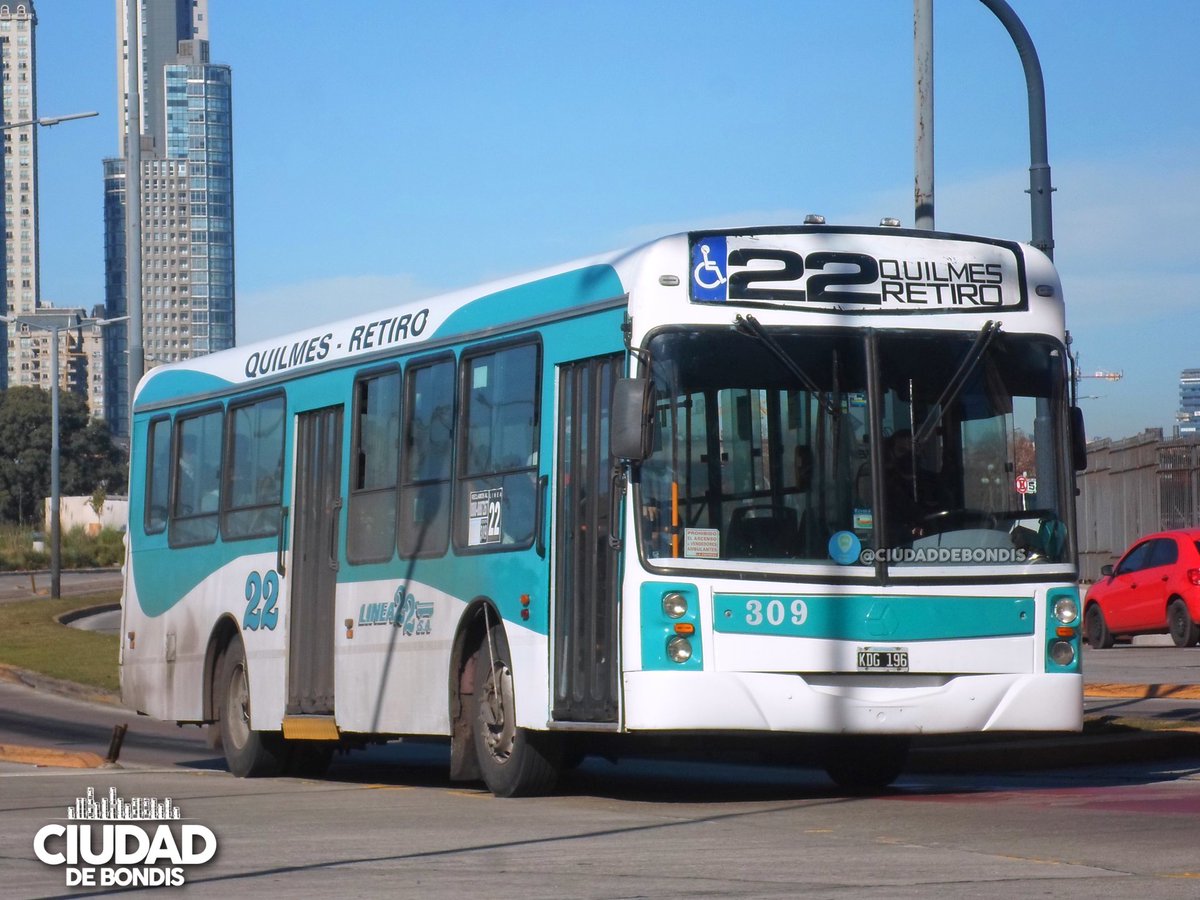CiudadDeBondis's tweet photo. ARRANCÓ EL AÑO 22

La #Linea22 nos dio señales de vida en 2021 con 10 #Metalpar #MB1618 con A/A usados.
En 2022 deberá renovar buena parte de su flota; jugada con el promedio (10 años). Al menos jubiló a los Metalpar Tronador #MB1315.
¡Le deseamos lo mejor a la L.22 en este 2022! https://t.co/mXdq2zZyLG