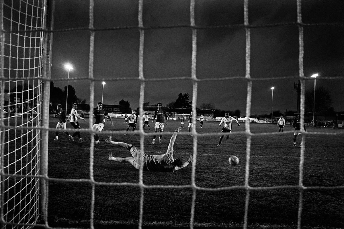richardwatto's tweet photo. 3-Nil at #BulpitLane @HungerfordTown v @HRBFC over 420 fans watched @TheVanaramaNL match, a pen by @Ryan_Seager started dismantling the Hampton & Richmond dam #beavers🦫 #jointhecrusade @FanHungerford #blackandwhitephotography https://t.co/Yqs83fVGN0