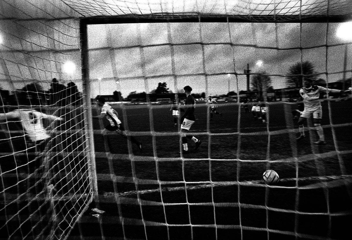 richardwatto's tweet photo. 3-Nil at #BulpitLane @HungerfordTown v @HRBFC over 420 fans watched @TheVanaramaNL match, a pen by @Ryan_Seager started dismantling the Hampton & Richmond dam #beavers🦫 #jointhecrusade @FanHungerford #blackandwhitephotography https://t.co/Yqs83fVGN0