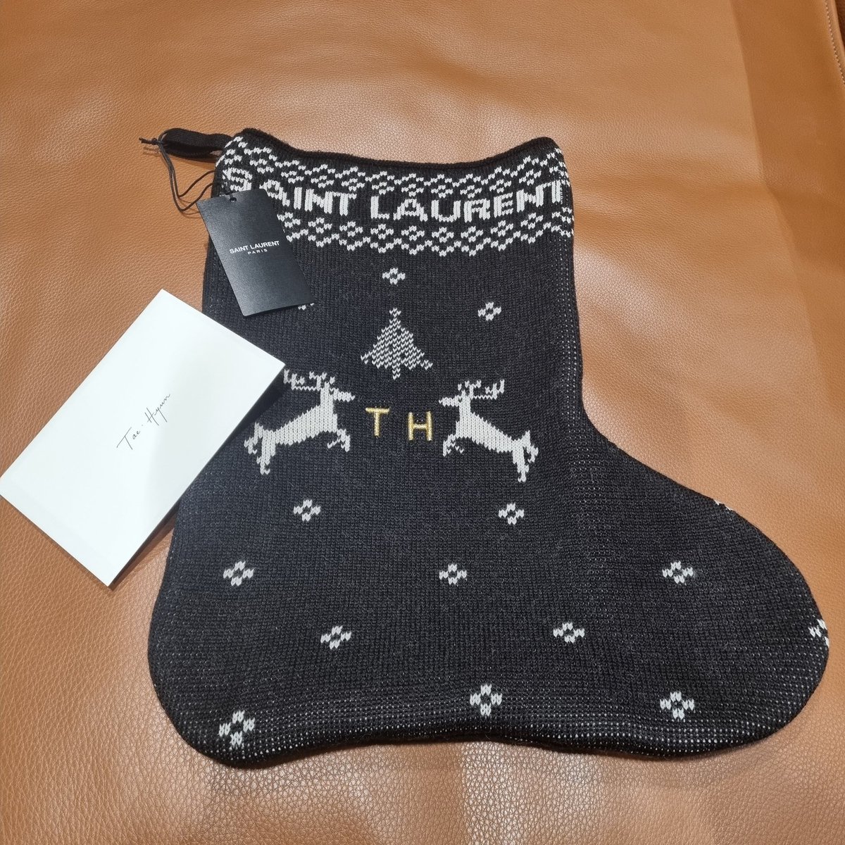 lulkdi's tweet photo. [twıtter update 📸] Thank you SAINT LAURENT
Happy holiday 🍇🍇
#태현 #TAEHYUN https://t.co/XjkqAR8TLH