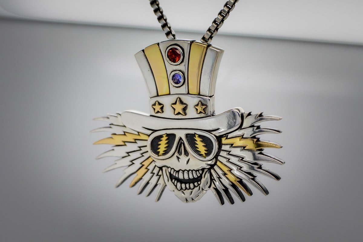 OGflow2pointO's tweet photo. Uncle Sam ❤️💙 hand fabricated with sterling silver and 14k gold. I made a few copies of this in silver if anyone is interested hit me up https://t.co/EFzA9kc9qX