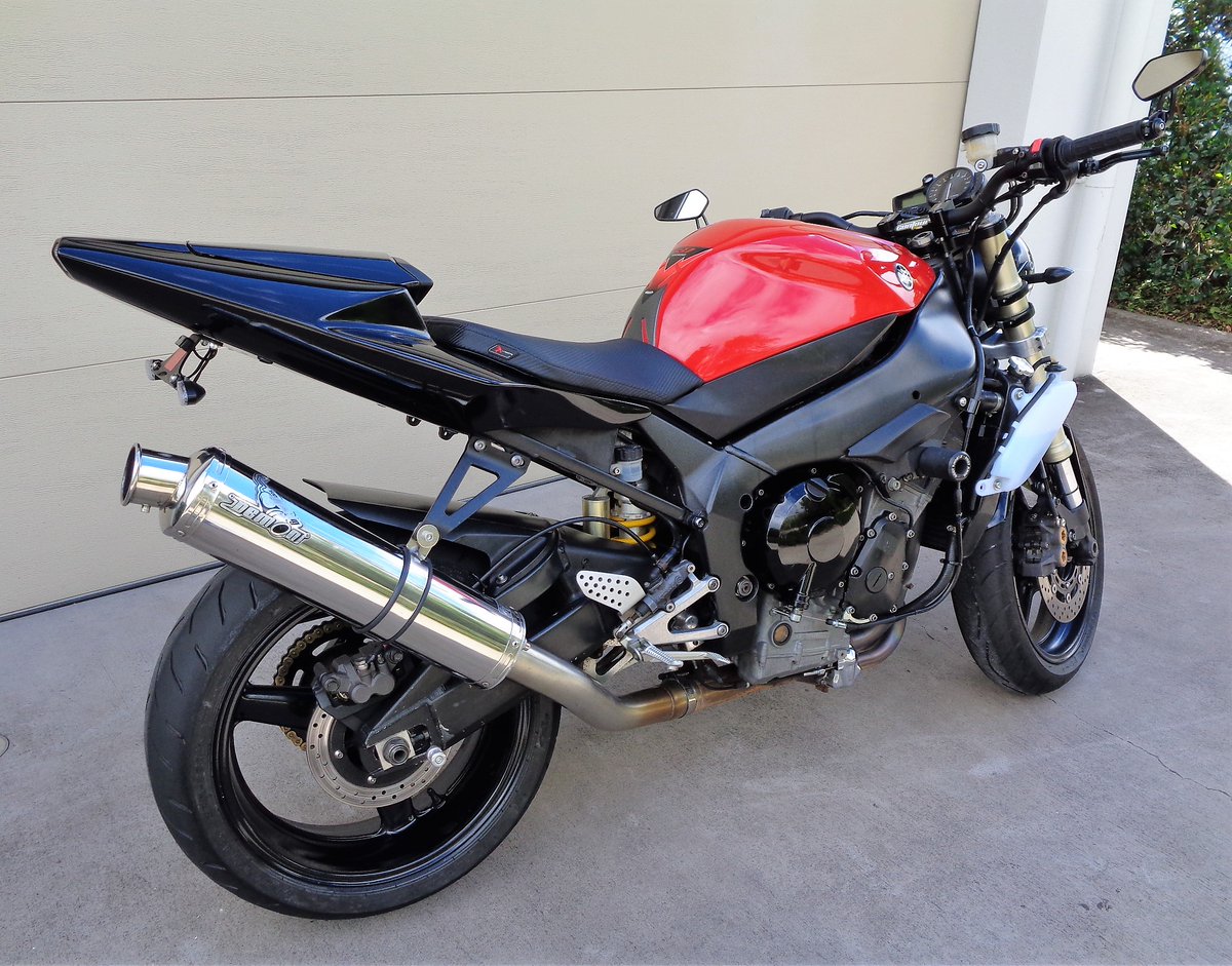 Biketech7's tweet photo. @visordown Just finishing it off - '02 R1 for fun times. https://t.co/6PsR6Nayic