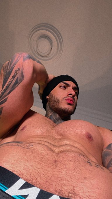 Is it a new year?🔥🤘🏻  https://t.co/Wy9fRe6Ox2 https://t.co/wVrFAmsQTj