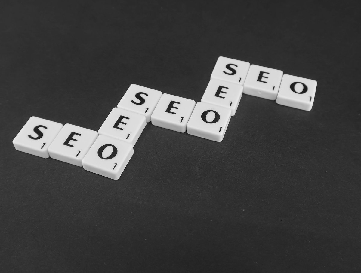 iamTontonMax's tweet photo. [J'ai fini ma première soirée d'initiation au #SEO]

#SEO Leçon 1
Le #SEO n'est pas une formule magique pour remonter dans les résultats des moteurs de recherche. C'est un canal #marketking qui nécessite un investissement sur la durée et de la patience. https://t.co/IUSUMdANNC