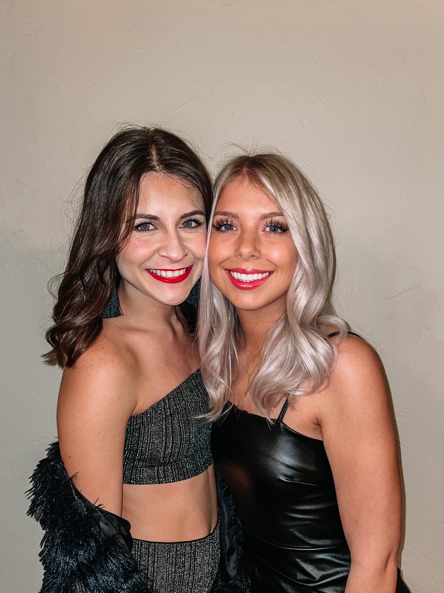tatum_firanski's tweet photo. Happy New Year! https://t.co/X0LA215ELX