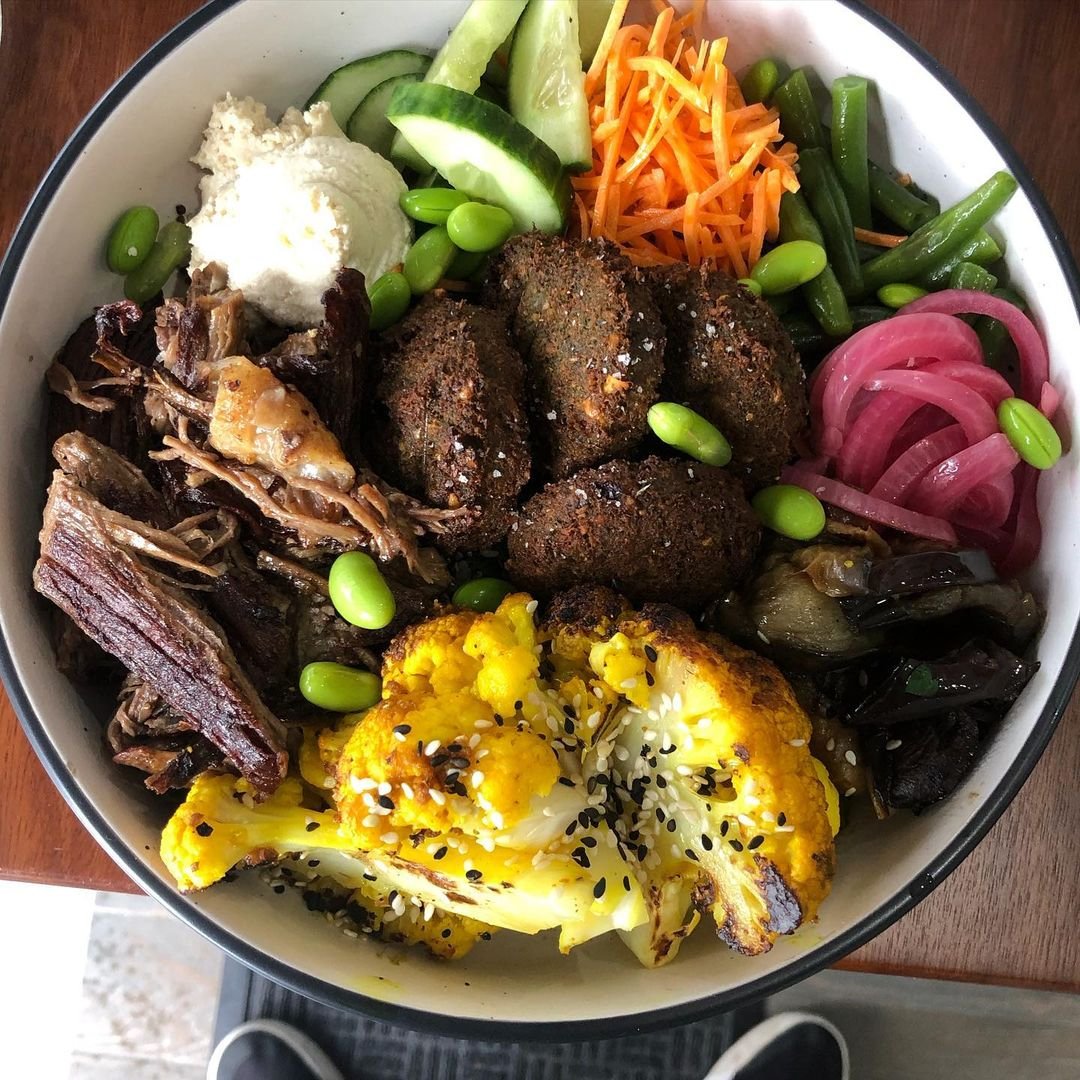 Lunch Combo - Falafel Salad, Organic Beef Brisket &amp; Turmeric Cauliflower. 🤪⁣
⁣
🛒 UberEats⁣ url.paras.digital/wd6RP1d
🛒 DoorDash⁣ url.paras.digital/Va7pQYb
⁣
#falafel #healthyfood #brisket #turmeric #coogee