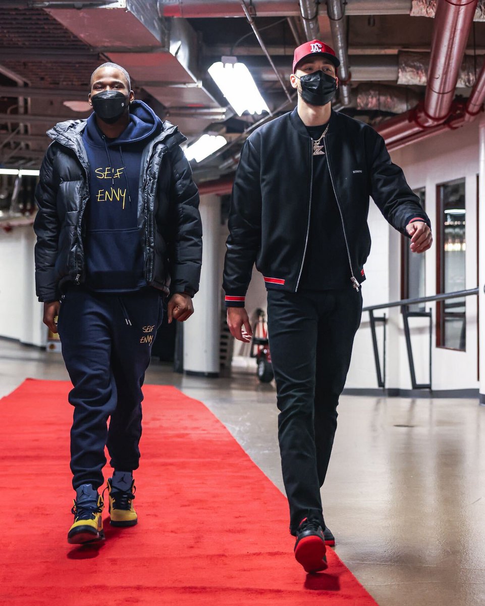 chicagobulls's tweet photo. Flight Brothers. https://t.co/KREvONDzIi