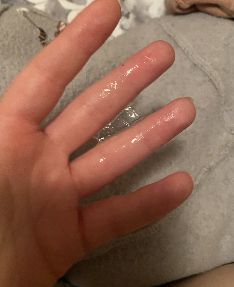 assshl3yy's tweet photo. You want to touch my wet hand 🥵💦 https://t.co/0sM8eBj4yM