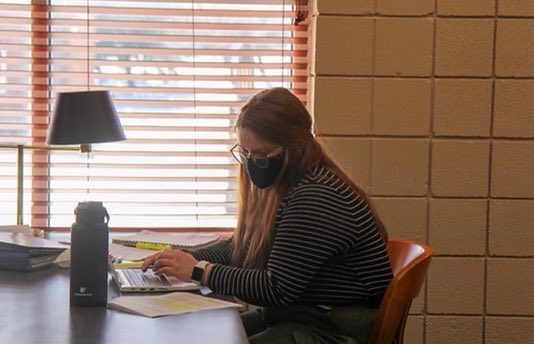 Our Alpha Xis were hard at work this fall semester! We finished the semester with an overall GPA of 3.49, with 8 sisters receiving a 4.0. We had 25 sisters make the Dean’s list. We are so proud of our Alpha Xis!📚