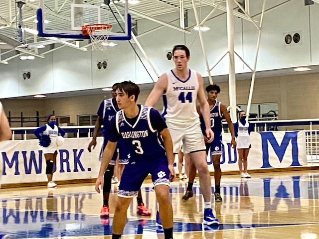 McCallieSports's tweet photo. Final: @McCalliehoops 54, Darlington (GA) 44 OT. Blue Tornado outscore Tigers 10-0 in the extra period. Claridy and Robison with 14 points each as McCallie improves to 15-1. #GoBigBlue https://t.co/pAUpqnEBFr