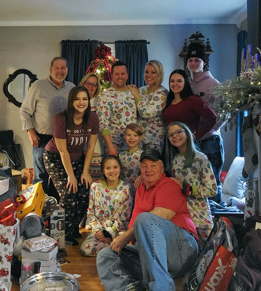 insanityremains's tweet photo. 🎄🥰 https://t.co/aEKef02k7L