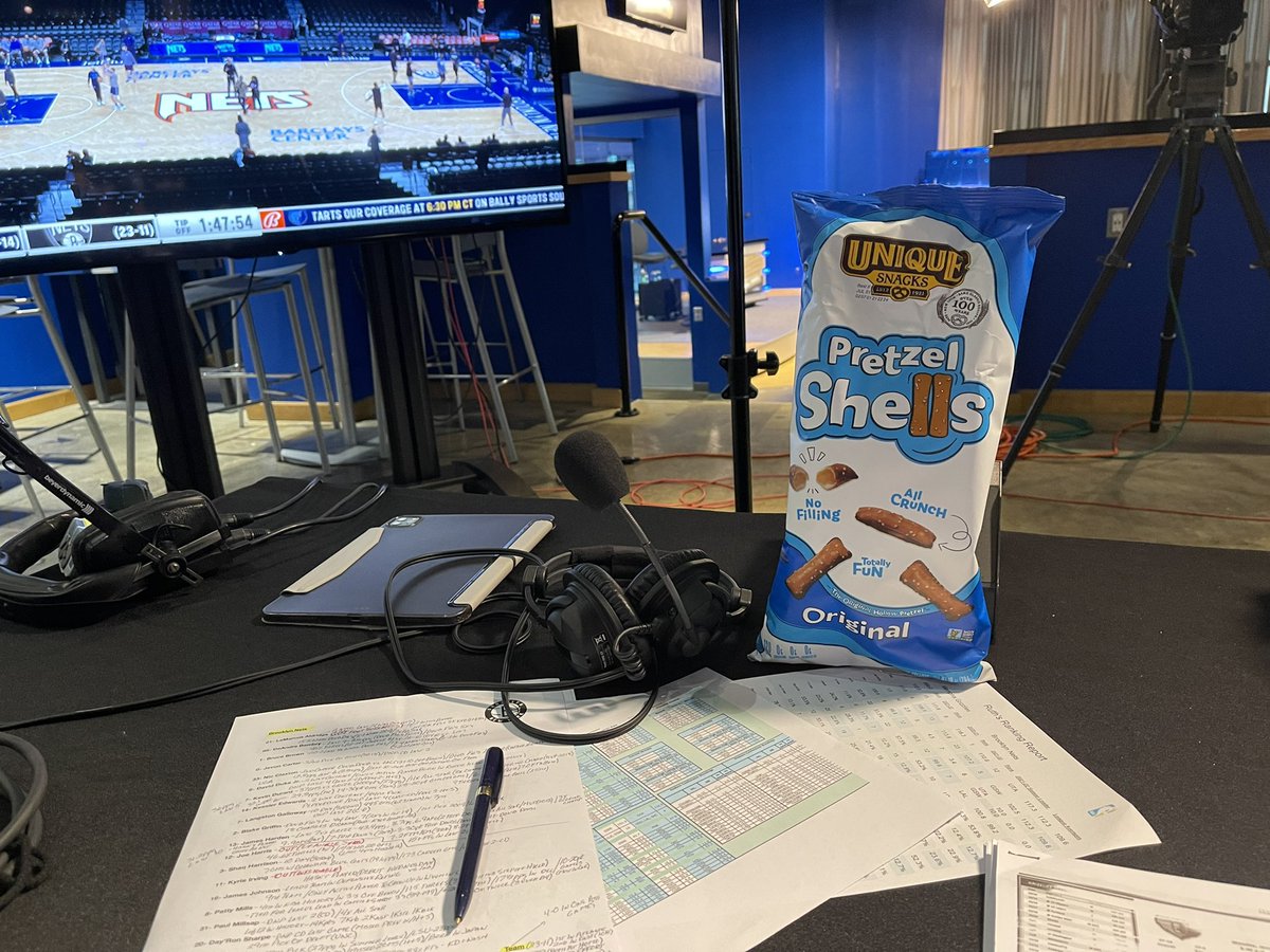 thefishnation's tweet photo. Tip Time 🏀 
@memgrizz at @BrooklynNets 
On the call tonight with @MyMikeCheck on @GrizzOnBally 📺 
Fueled by @UniqueSnacksUSA 🥨 Shells!
#GoGrizz 🐻 
#GrzNxtGen🙅‍♂️
#GrindCity 
#ShowMeYourSnacks 🥨 https://t.co/sFGb2DbCfo