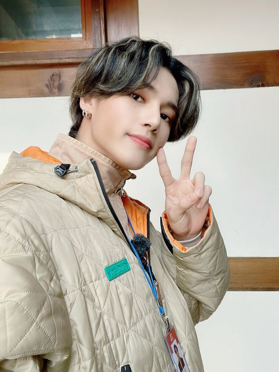 exobr_brand's tweet image. 2. ella o él