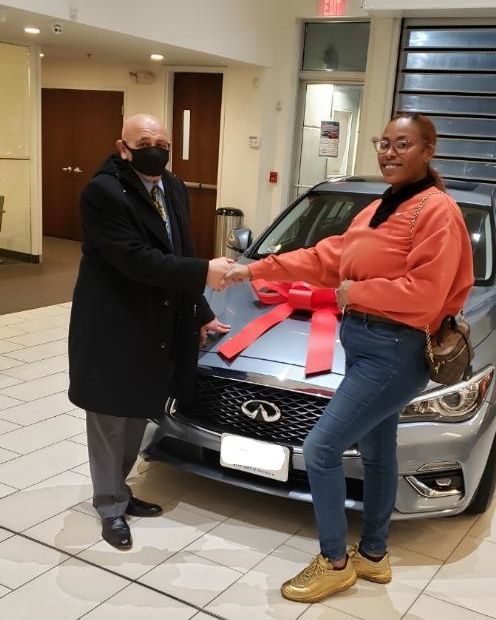 INFINITI_West's tweet photo. Congratulations to Erica on her new INFINITI Q50 from Sami and the team at Herb Chambers INFINITI of Westborough!
.
.
.
#HerbChambers #HerbChambersCompany #HerbChambersINFINITI #HerbChambersCo #INFINITI #Q50 #INFINITIUSA #INFINITIus @INFINITIusa @INFINITI https://t.co/PDQQaLuJir