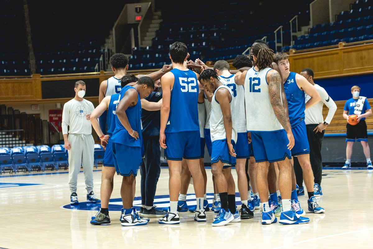 DukeMBB's tweet photo. Cameron Outdoor: ❄️

Cameron Indoor: 🏀 https://t.co/MKsAcBugTR