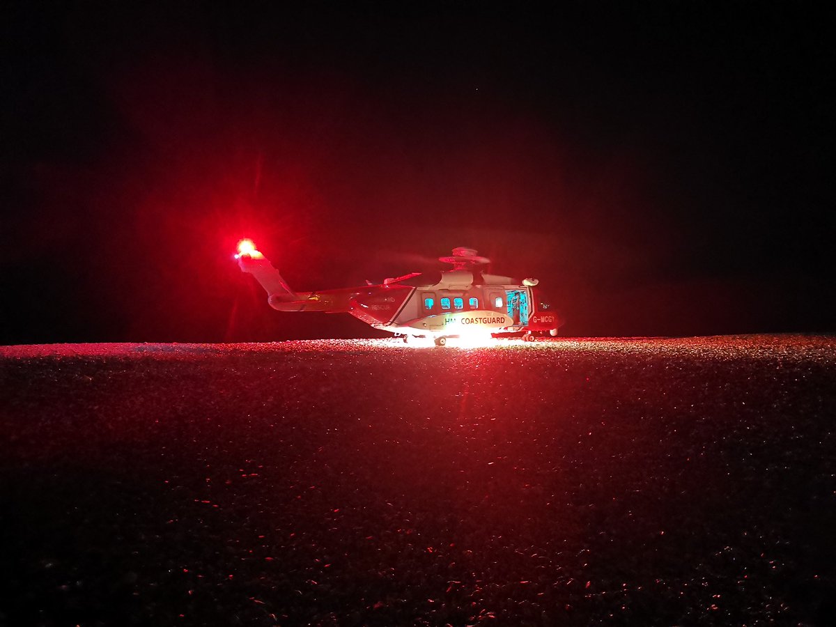 LymeRegisRNLI's tweet photo. Paged Sunday 17:05 with @BCoastguard, @HMCGLymeRegis to 4 casualties &amp; 2 dogs cut off by tide between Monmouth Beach &amp; Pinhay Bay. Lifeboat located all, but due to inaccessible location &amp; sea conditions Coastguard helicopter #Rescue924 from #Newquay winched casualties to safety https://t.co/oU5h4KoUHr
